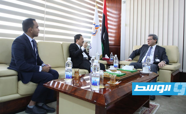 Oil Minister Oun discusses exchange of oil and gas expertise with Indonesian ambassador