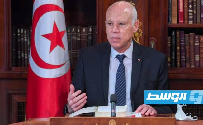 الرئيس التونسي يدافع عن الدستور المقترح.. ونقابة الصحفيين تنضم لمعارضي المسودة