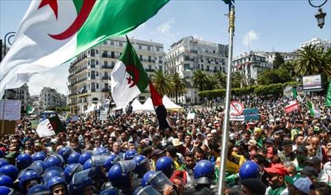 في الجمعة الثالثة عشرة.. حراك الجزائر يرفض الاستسلام