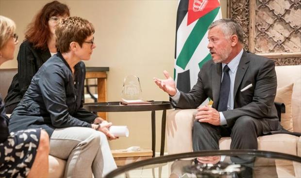 وزيرة الدفاع الألمانية تبحث مع العاهل الأردني الحرب على الإرهاب