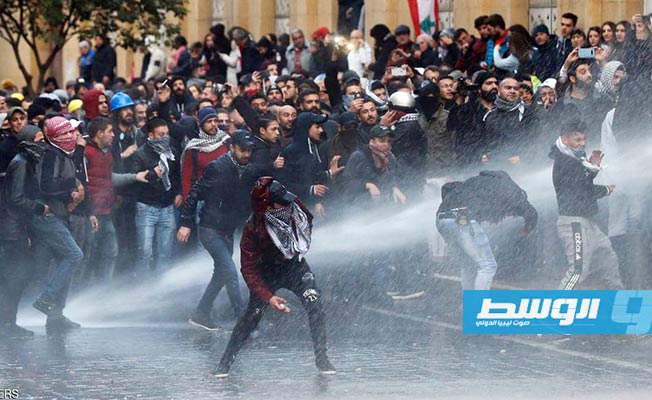 الحريري يدعو إلى سرعة تشكيل الحكومة غداة تظاهرات عنيفة وسط بيروت (فيديو)