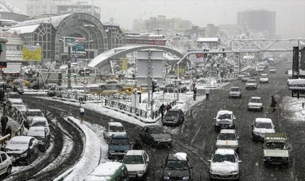 تساقط كثيف للثلوج في طهران يتسبب في تأجيل رحلات جوية
