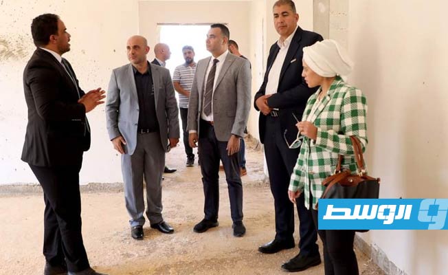 وفد من شركات مصرية يزور مواقع مشروعات سكنية متوقفة ومناطق متضررة في بنغازي
