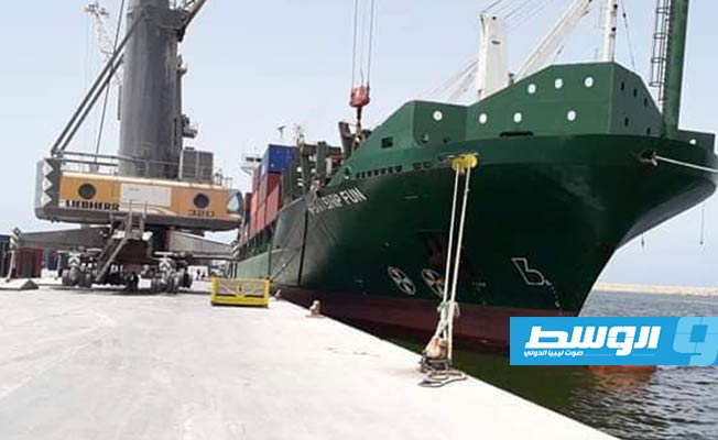 ميناء بنغازي يستقبل 25 حاوية دقيق و35 ألف و700 طن قمح