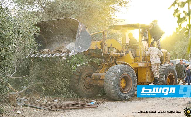 إزالة العشوائيات بمنطقتي الفاتح والحدائق في بنغازي