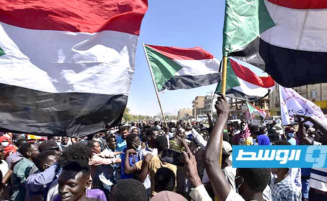 الشرطة السودانية تطلق الغاز المسيل للدموع على متظاهرين قرب القصر الجمهوري