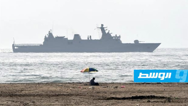 البحرية المغربية تطلق النار على زورق مهاجرين وتوقع جريحًا