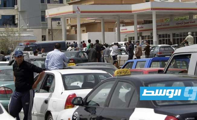 تشكيل لجنة لحل أزمة نقص الوقود داخل مدينة طرابلس