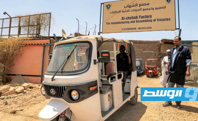 «توك توك» كهربائي ينافس العربات العاملة بالوقود في السودان