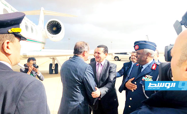 وزير الخارجية الجزائري يصل بنغازي