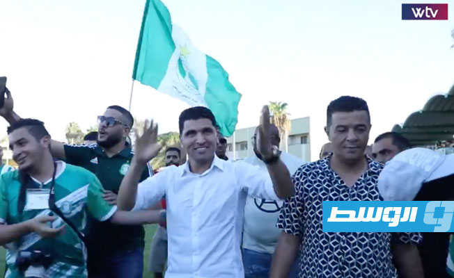 شاهد.. استقبال جماهير الأهلي طرابلس طارق التائب عقب عودته إلى ليبيا