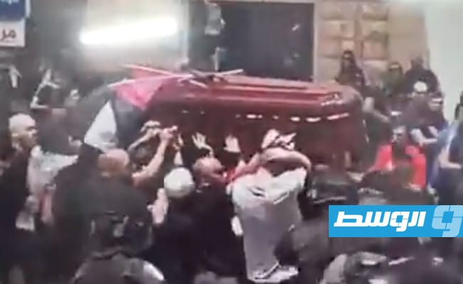 بالفيديو: الاحتلال يعتدي على المشاركين في تشييع جثمان شيرين أبوعاقلة