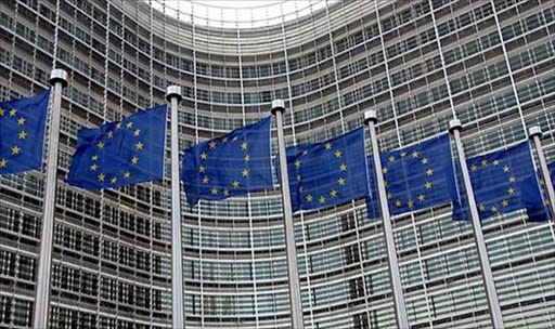 المفوضية الأوروبية تدعم نقاشا قانونيا وسياسيا حول إصدار شهادة لقاح «كورونا»