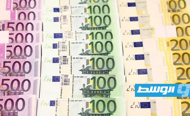 اليورو ينخفض بسبب مخاوف الانتخابات الفرنسية واحتمال فرض عقوبات جديدة على روسيا