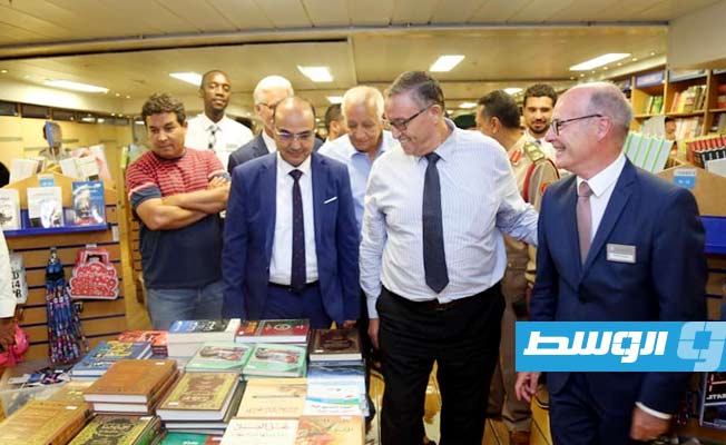 افتتاح «لوغوس هوت» معرض الكتاب العائم بمدينة بنغازي (صور)