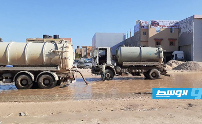 نزح مياه الأمطار من شوارع بنغازي