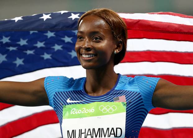 العداءة الأميركية داليلا محمد تحطم الرقم القياسي العالمي في 400 متر حواجز