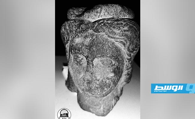 مواطن في شحات يسلم قطعة أثرية تعود إلى العصر الروماني