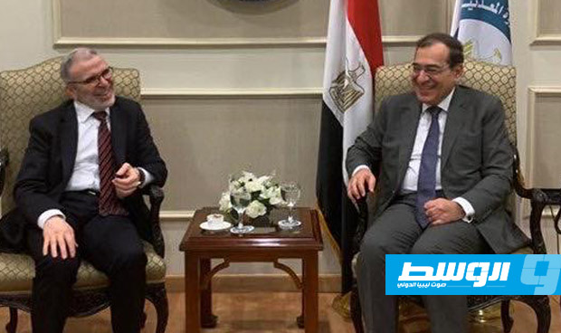مصر تقرر استكمال مشاريع النفط المتوقفة في ليبيا