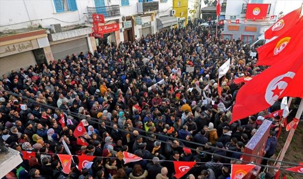 آلاف التونسيين يحتفلون بالذكرى التاسعة للثورة وسط معضلة تسمية الحكومة