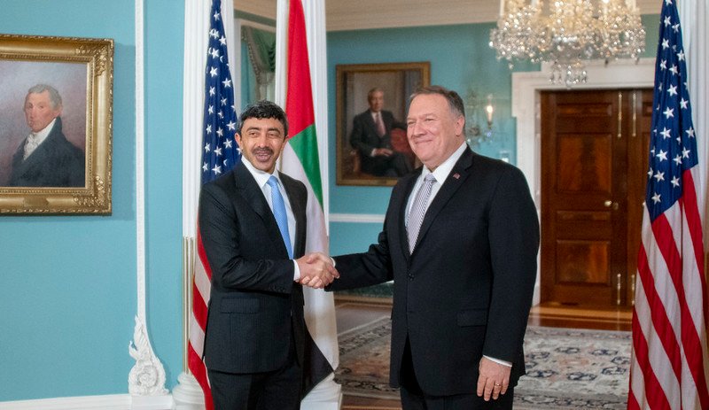 وزير الخارجية الأميركي يبحث مع بن زايد الوجود الروسي في ليبيا