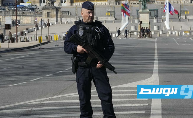 الشرطة الفرنسية تقتل شخصين انطلقا في سيارة باتجاهها وسط باريس