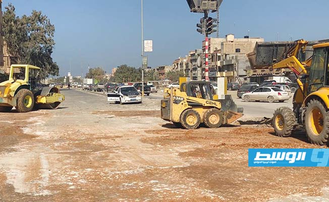بلدية بنغازي تشرع في رصف مفترق الدرابيك