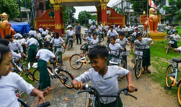الدراجات الهوائية تعطي تلاميذ بورما فرصة إكمال دراستهم