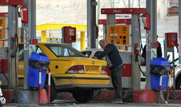 إيران تقنن توزيع البنزين وترفع أسعاره 50%