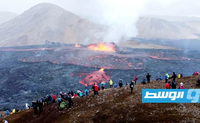 ثوران بركاني في آيسلندا يستقطب حشودا من الزوار