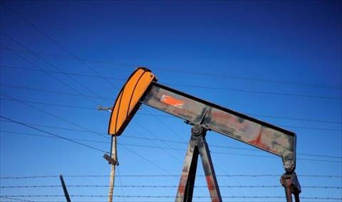 النفط يتراجع مع استئناف أنشطة الحفر الأميركية