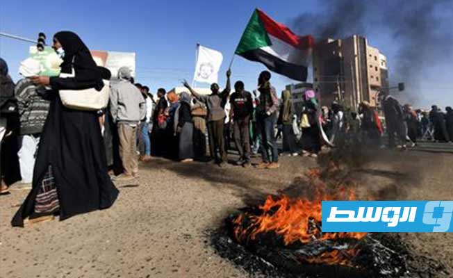 سودانيون يتظاهرون دعما لعائلات محتجين قتلوا في حملة قمع مناهضي الانقلاب