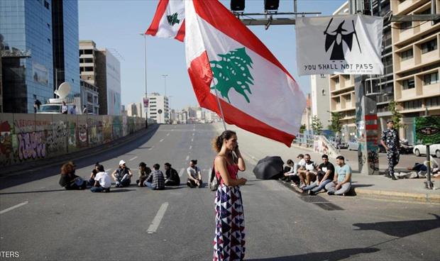 محتجون يغلقون الطرق في بيروت ومناطق أخرى بلبنان