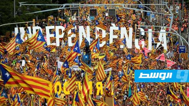 الآلاف يستقبلون ملك إسبانيا في كتالونيا بهتافات مناهضة