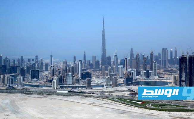الإمارات تقلص أيام العمل في الأسبوع وتغير العطلة