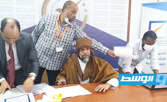 مفوضية الانتخابات: سيف القذافي استكمل أوراق ترشحه لـ«الرئاسة» وتسلم بطاقته الانتخابية
