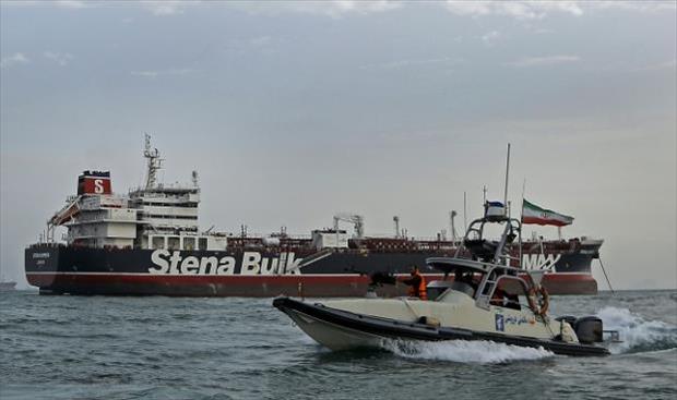 إيران تحتجز زورقا على متنه 12 فليبينيا في مضيق هرمز