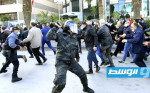 باريس تدين عنف الشرطة التونسية ضد صحفيين.. وتعتبره «غير مقبول»