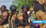 جنود ملثّمون خارج مقر التلفزيون الرسمي في بوركينا فاسو