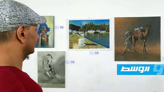 بالصور: افتتاح معرض «النسمات الزرقاء» للفنان التشكيلي إيهاب الفارسي