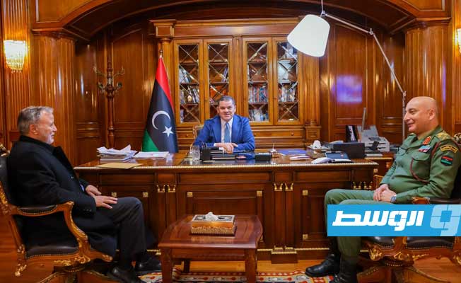 الدبيبة يجتمع مع الحداد والجويلي بمقر رئاسة الوزراء في طرابلس