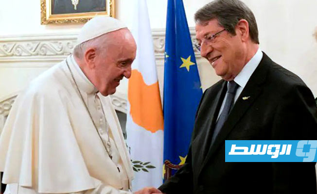 الرئيس القبرصي يؤكد «مبادرة» بابا الفاتيكان بنقل 50 مهاجرا من الجزيرة إلى إيطاليا