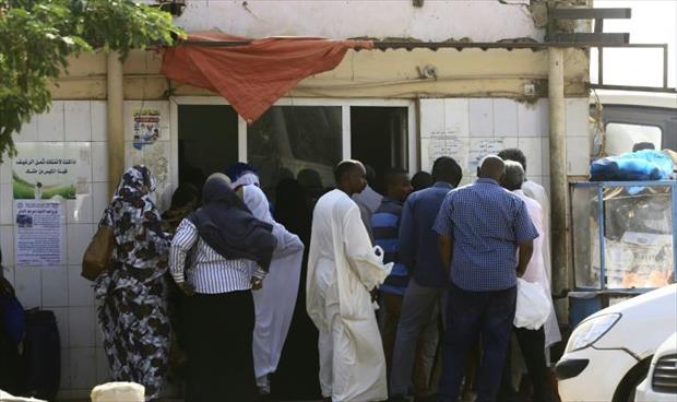 أزمة خبز بالخرطوم والسودانيون ينتظرون لساعات في طوابير