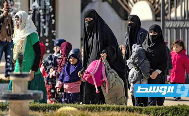 فرنسا تعيد سبعة أطفال من عائلات «داعش» في سورية