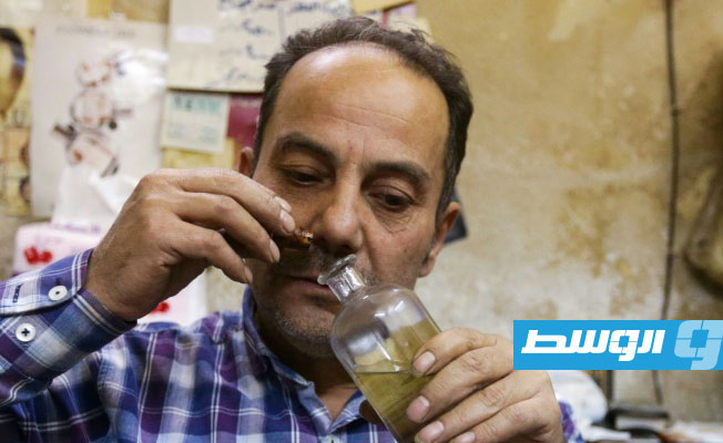 في دمشق القديمة.. أجود أنواع العطور بقوارير «أبو النور»