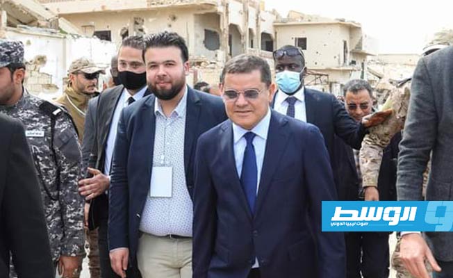 الدبيبة يطلع على أوضاع المنازل المدمرة في سرت