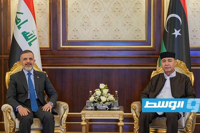 نائب رئيس الحكومة العراقية يسلم الباعور دعوة إلى المنفي لحضور القمة العربية ببغداد