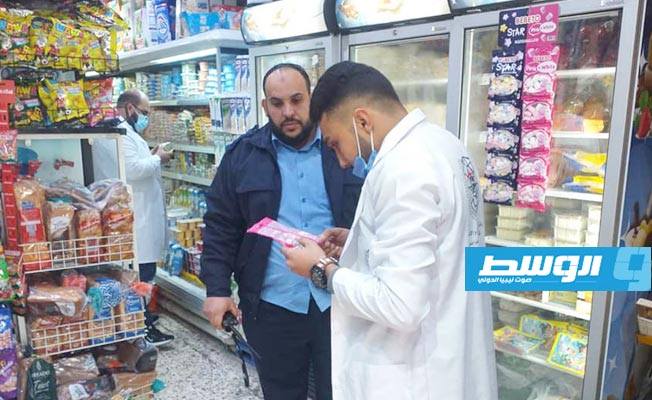 بالصور: ضبط حلوى أطفال بها ألوان محظورة في محال بطرابلس