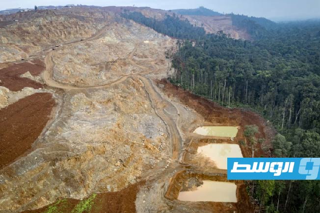 إندونيسيا تلغي تراخيص التعدين في موقع غوص لأربع شركات بعد احتجاجات بيئية