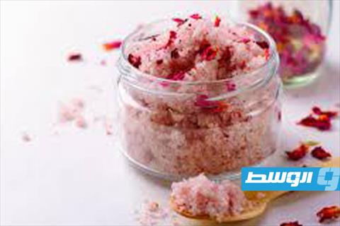 مقشر طبيعي للتخلص من إسمرار اليدين